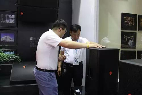 劇場香蕉视频APP污燈光