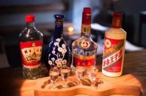為勇者而生：北京白酒酒吧開業