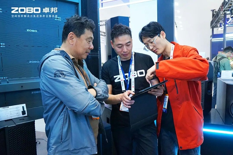 2聚焦展会盛况丨北京infocomm展 ZOBO91香蕉视频官网展会第二天 热度依旧不减 好评如潮
