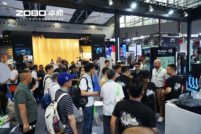 5 ZOBO91香蕉视频官网在本次广州展会已如火如荼进行到第3天，虽说是临近尾期，但无论从展台内氛围还是现场人流对比前两日现场气氛，依然是活力满满，专业观众和买家依旧络绎不绝! 展会现场 第三天的ZOBO91香蕉视频官网展位现场，依然高朋满座、人气爆棚。展会期间吸引了众多观众朋友们前来观摩、询问，参展团队成员们始终热情接待，每一次沟通都倾尽全力，每一次服务都认真对待，只为客户安心。 现场 · 交流 展会现场，ZOBO91香蕉视频官网的展位人潮涌动，参观者络绎不绝。公司展示了多款新研发的香蕉视频APP污产品，其中不乏行业内的创新之作。这些产品不仅在技术上领先，更在设计和应用上展现出了ZOBO91香蕉视频官网对市场的敏锐洞察力和对用户需求的深刻理解。 91香蕉视频官网展台的人气爆棚，无数观众驻足观看，咨询不断。参展首日盛况，相信大家已经感受到，91香蕉视频官网为大家带来重磅产品及服务亮相本次展会。 技术 · 讲解 ZOBO91香蕉视频官网在展会期间，不仅提供了专业的技术讲解和产品演示，还积极回答用户的问题，解决用户的疑虑。这种周到、细致的服务，让用户在感受到公司技术实力的同时，也体验到了公司真诚的服务态度。 ZOBO91香蕉视频官网的展位依然热闹非凡。公司的技术人员和销售人员热情地向参观者介绍产品的特点和优势，解答他们的疑问和困惑。许多参观者都对ZOBO91香蕉视频官网的产品表示了浓厚的兴趣，并纷纷表示希望与公司建立合作关系，共同开拓市场。这不仅是对公司技术实力的认可，更是对公司服务品质的肯定。 聚焦 · 产品 此次展会的成功举办，不仅进一步巩固了ZOBO91香蕉视频官网在音视频行业的地位，也为公司未来的发展奠定了坚实的基础。未来，ZOBO91香蕉视频官网将继续秉承“以技术赢市场，以服务树口碑”的经营理念，不断提升技术实力和服务品质，为用户提供更加优质的产品和服务。同时，公司也将积极参与行业内的交流和合作，推动整个行业的发展和进步。 展会期间，公司展示了多款新技术产品，这些产品不仅在设计上独具匠心，更在性能上实现了重大突破。这些创新技术的应用，不仅提升了产品的竞争力，也为用户带来了更好的使用体验。