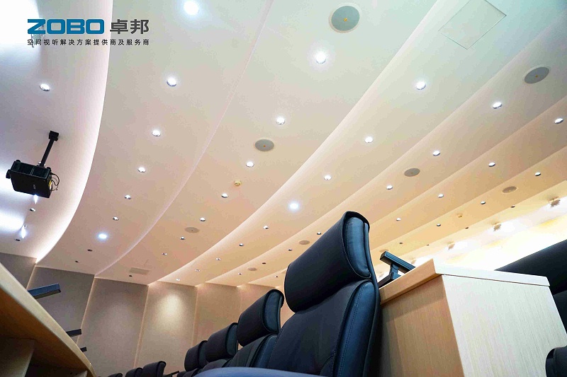 會議室香蕉视频APP污：吸頂音箱與音柱音箱的對比